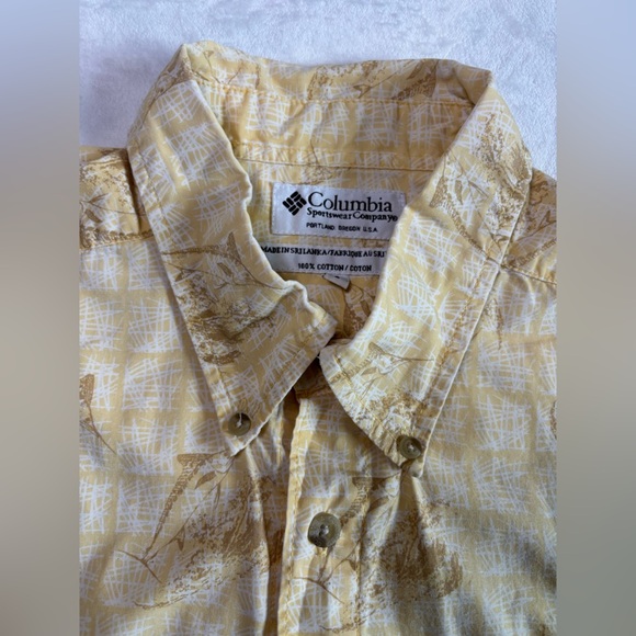 Columbia Shirt Size L Short sleeve Beige Fish Pattern Button Down Cotton - Picture 10 of 11